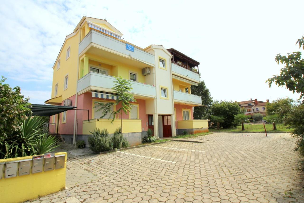 Marisol Premium - Fusslaeufig Zum Meer Funtana Bagian luar foto